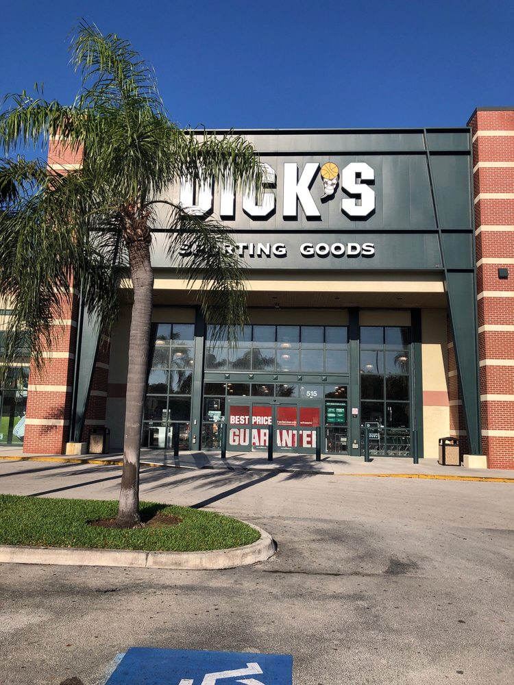 DICK'S Sporting Goods gallery image 1