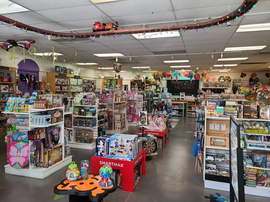 BrainyZoo Toys In The Folsom Premium Outlets gallery image 2