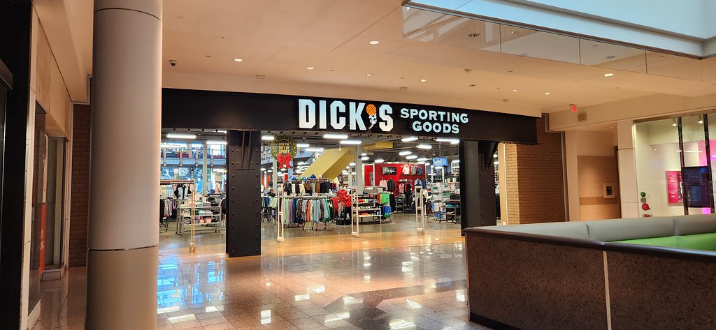 DICK'S Sporting Goods gallery image 2