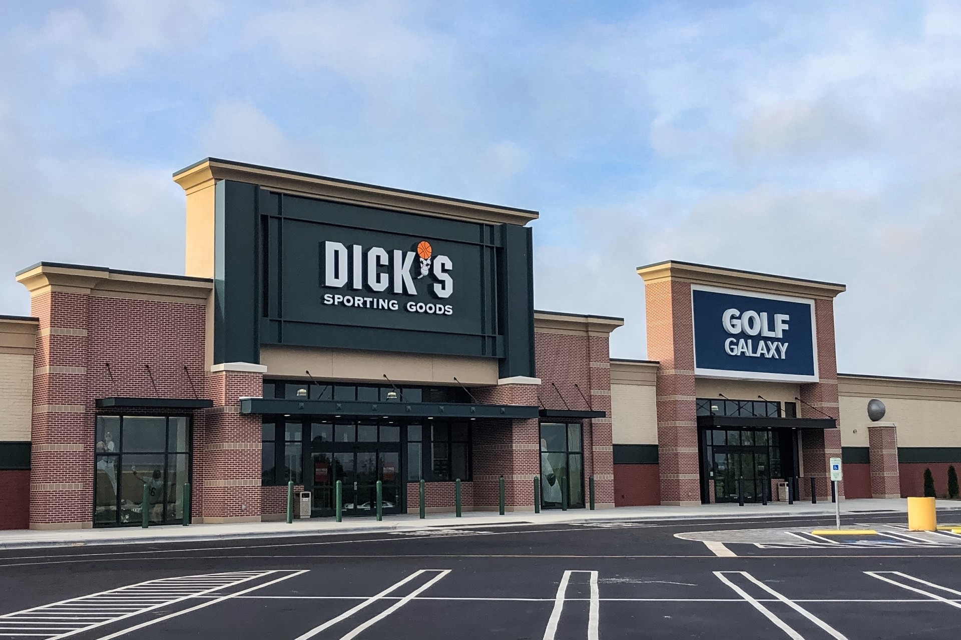 DICK'S Sporting Goods gallery image 1