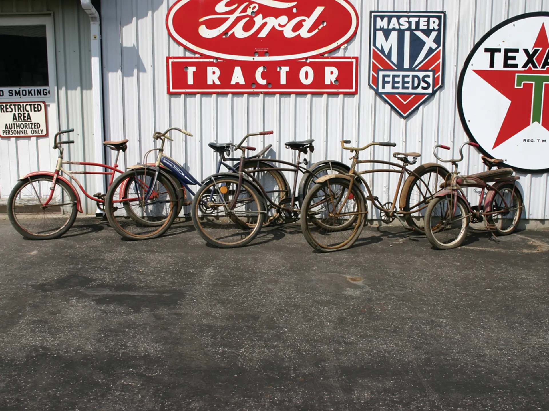 Tom's Bicycles gallery image 1