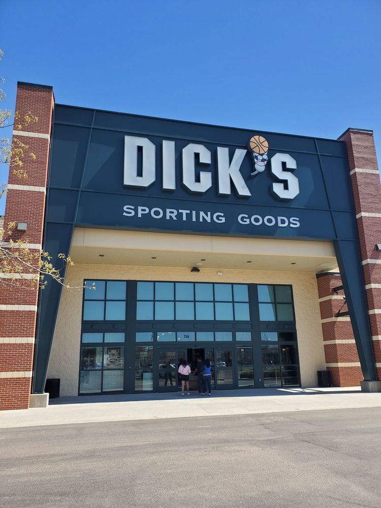 DICK'S Sporting Goods gallery image 1