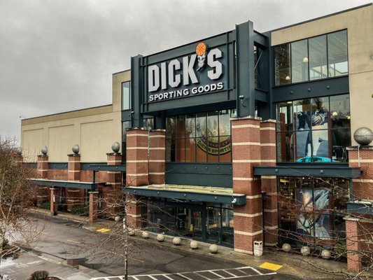 DICK'S Sporting Goods gallery image 1