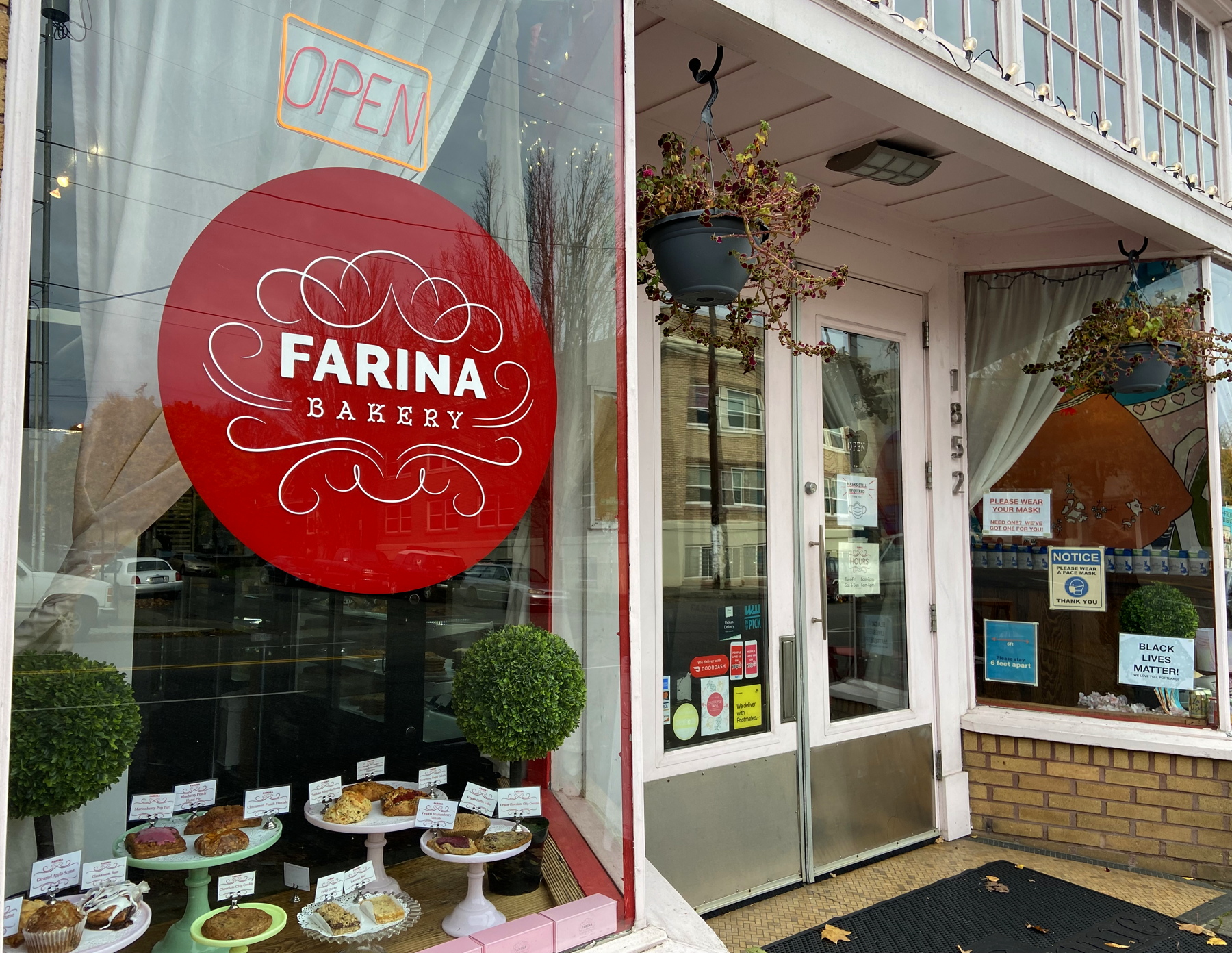 Farina's in Waltham