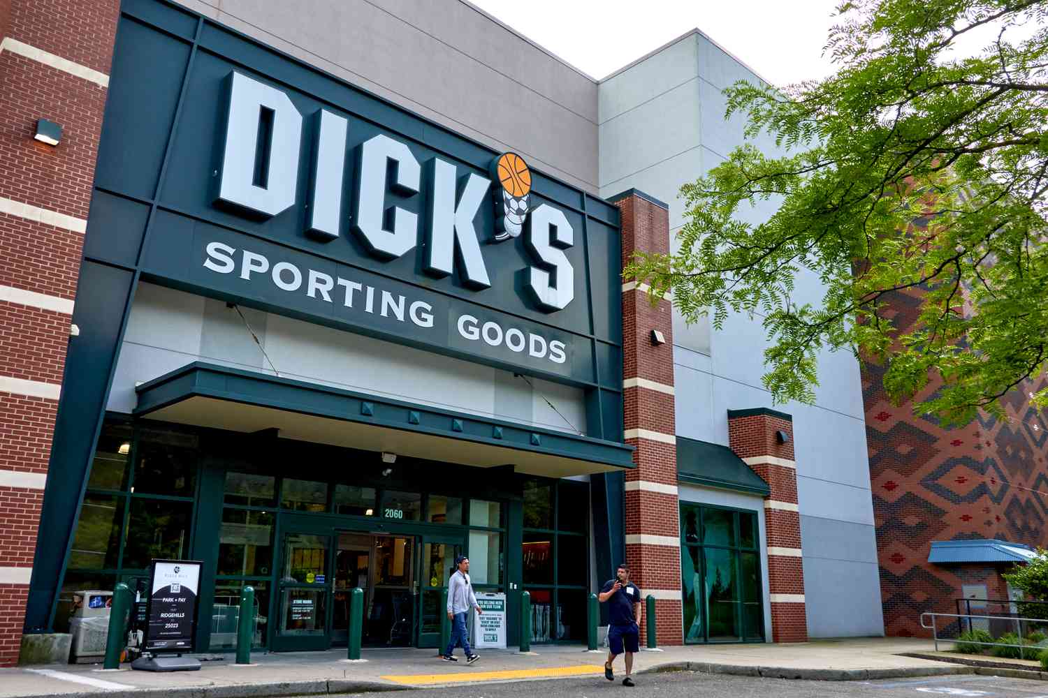 DICK'S Sporting Goods gallery image 2
